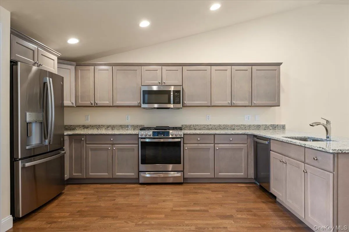 4 Steven Circle, Huntington, NY, 2 Bedrooms Bedrooms, 7 Rooms Rooms,2 BathroomsBathrooms,Residential,For Rent,Steven,0,966778 4 Steven Circle, Huntington, NY, 2 Bedrooms Bedrooms, 7 Rooms Rooms,2 BathroomsBathrooms,Residential,For Rent,Steven,0,966778