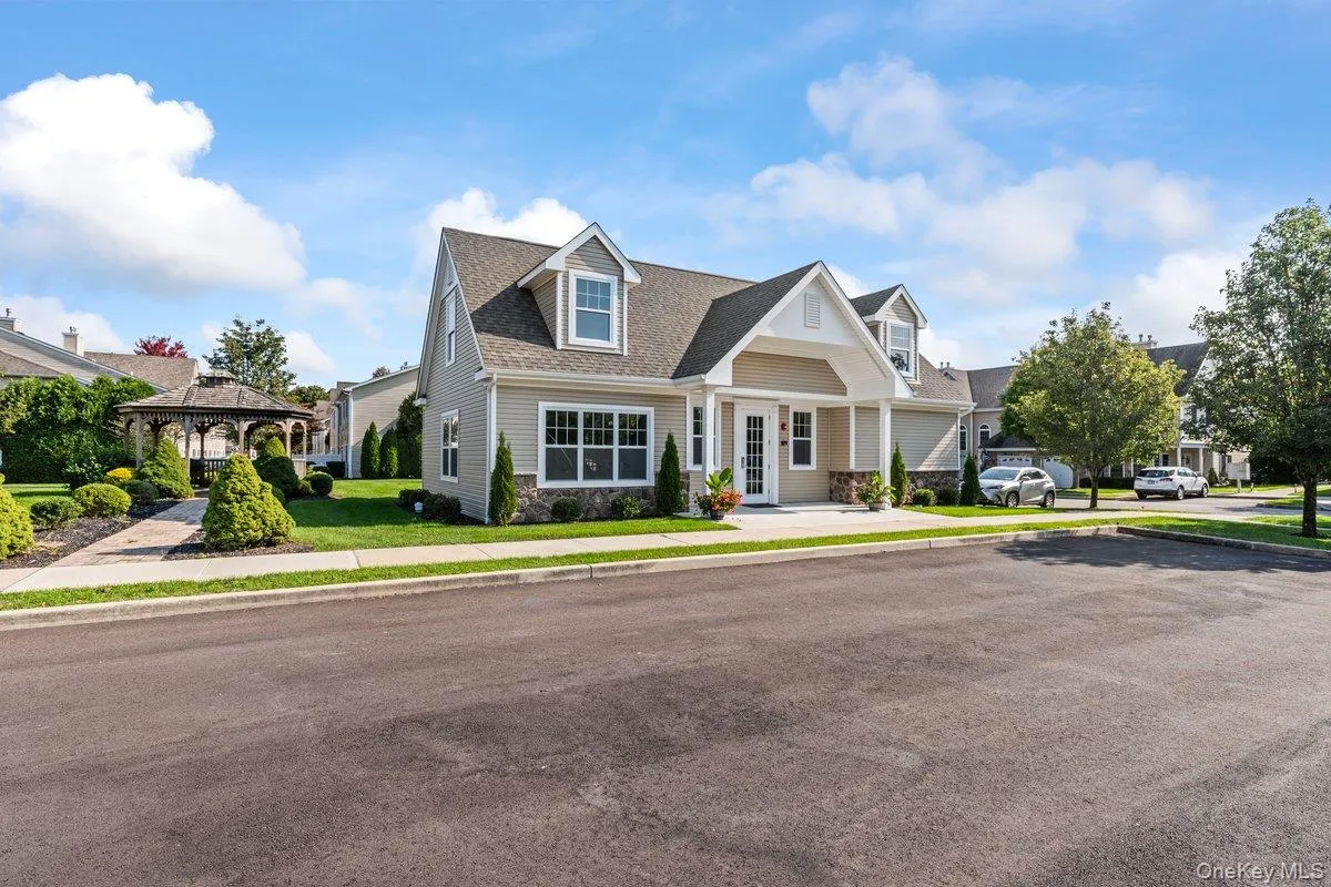 4 Steven Circle, Huntington, NY, 2 Bedrooms Bedrooms, 7 Rooms Rooms,2 BathroomsBathrooms,Residential,For Rent,Steven,0,966778 4 Steven Circle, Huntington, NY, 2 Bedrooms Bedrooms, 7 Rooms Rooms,2 BathroomsBathrooms,Residential,For Rent,Steven,0,966778