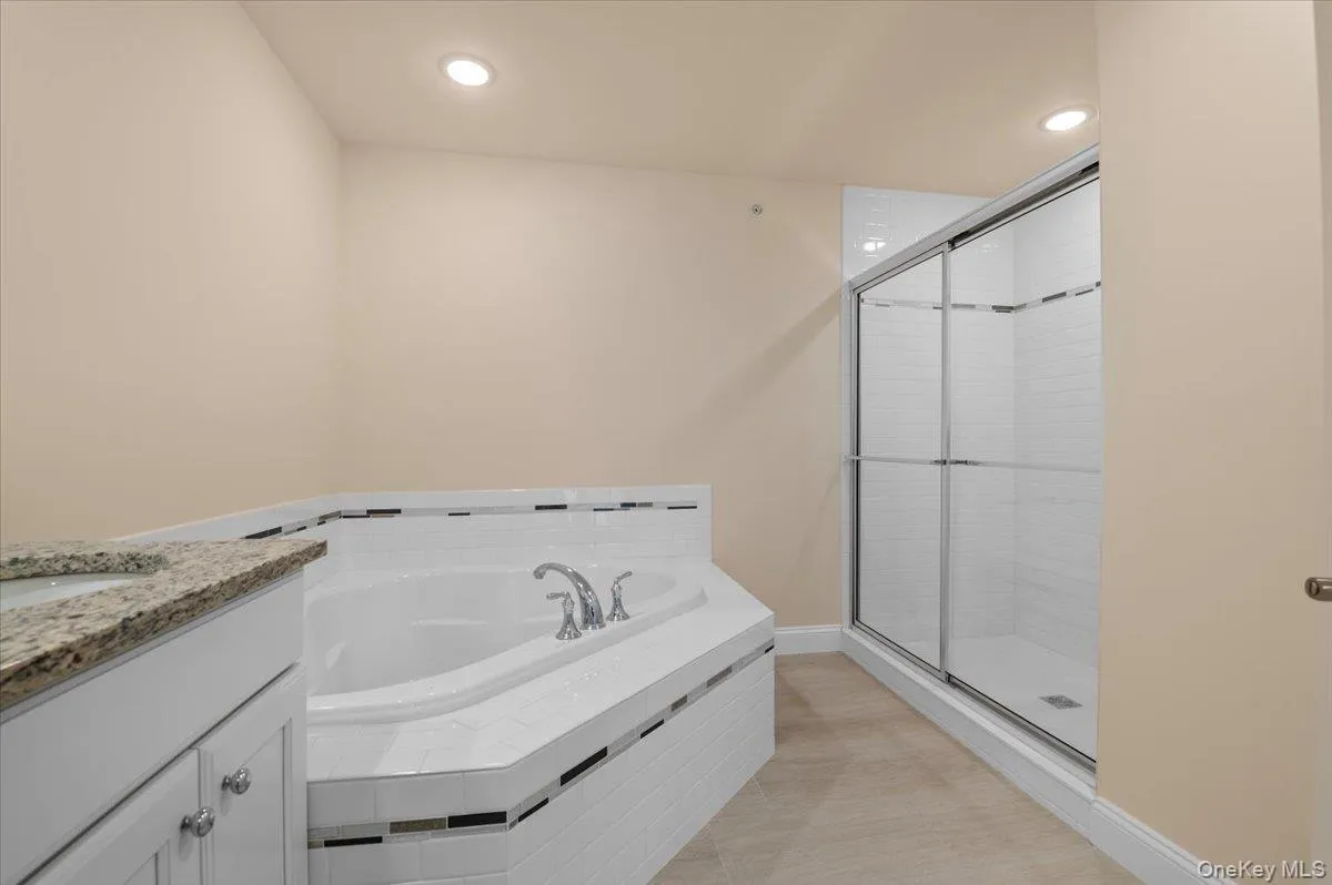 4 Steven Circle, Huntington, NY, 2 Bedrooms Bedrooms, 7 Rooms Rooms,2 BathroomsBathrooms,Residential,For Rent,Steven,0,966778 4 Steven Circle, Huntington, NY, 2 Bedrooms Bedrooms, 7 Rooms Rooms,2 BathroomsBathrooms,Residential,For Rent,Steven,0,966778