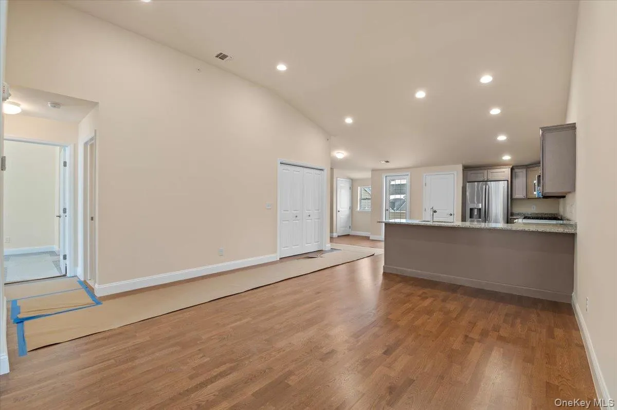 4 Steven Circle, Huntington, NY, 2 Bedrooms Bedrooms, 7 Rooms Rooms,2 BathroomsBathrooms,Residential,For Rent,Steven,0,966778 4 Steven Circle, Huntington, NY, 2 Bedrooms Bedrooms, 7 Rooms Rooms,2 BathroomsBathrooms,Residential,For Rent,Steven,0,966778