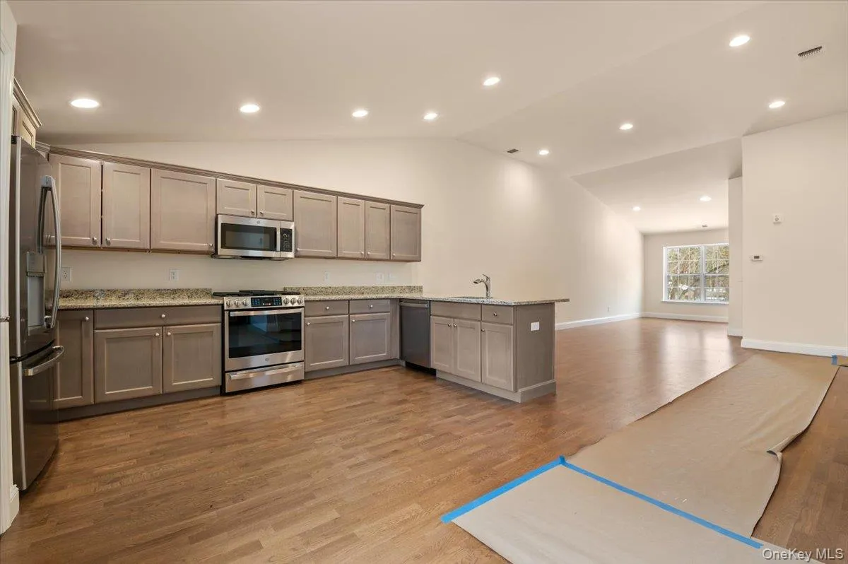 4 Steven Circle, Huntington, NY, 2 Bedrooms Bedrooms, 7 Rooms Rooms,2 BathroomsBathrooms,Residential,For Rent,Steven,0,966778 4 Steven Circle, Huntington, NY, 2 Bedrooms Bedrooms, 7 Rooms Rooms,2 BathroomsBathrooms,Residential,For Rent,Steven,0,966778