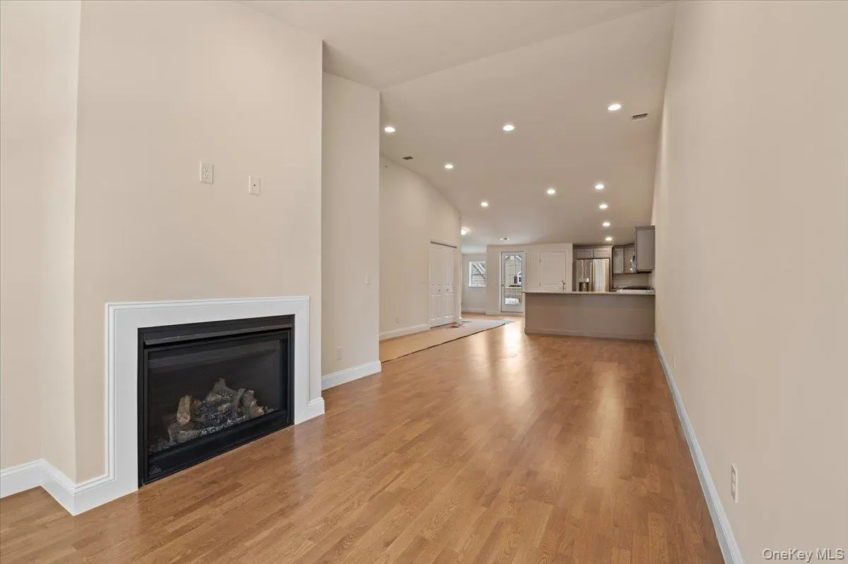 4 Steven Circle, Huntington, NY, 2 Bedrooms Bedrooms, 7 Rooms Rooms,2 BathroomsBathrooms,Residential,For Rent,Steven,0,966778 4 Steven Circle, Huntington, NY, 2 Bedrooms Bedrooms, 7 Rooms Rooms,2 BathroomsBathrooms,Residential,For Rent,Steven,0,966778