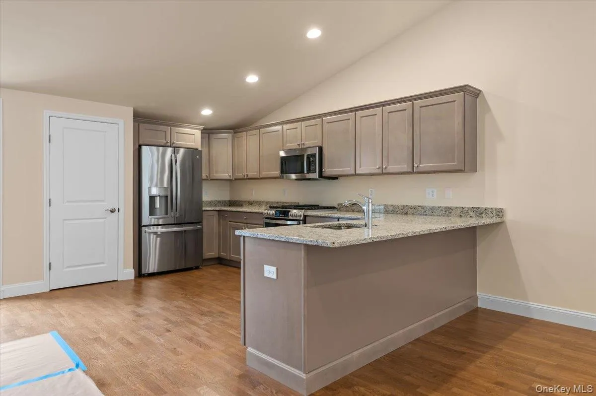 4 Steven Circle, Huntington, NY, 2 Bedrooms Bedrooms, 7 Rooms Rooms,2 BathroomsBathrooms,Residential,For Rent,Steven,0,966778 4 Steven Circle, Huntington, NY, 2 Bedrooms Bedrooms, 7 Rooms Rooms,2 BathroomsBathrooms,Residential,For Rent,Steven,0,966778