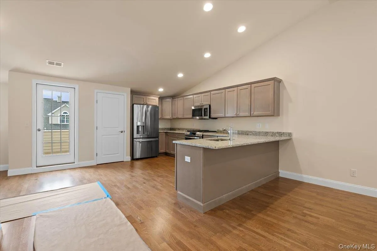 4 Steven Circle, Huntington, NY, 2 Bedrooms Bedrooms, 7 Rooms Rooms,2 BathroomsBathrooms,Residential,For Rent,Steven,0,966778 4 Steven Circle, Huntington, NY, 2 Bedrooms Bedrooms, 7 Rooms Rooms,2 BathroomsBathrooms,Residential,For Rent,Steven,0,966778