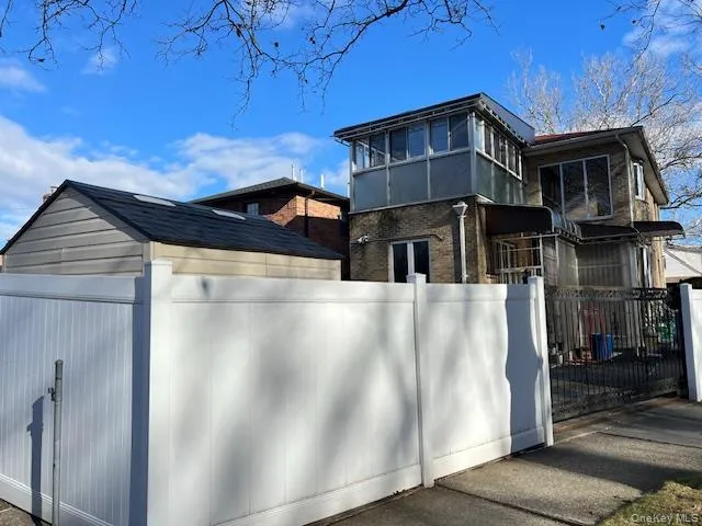 69-52 Cloverdale Boulevard, New York, NY, 3 Bedrooms Bedrooms, 5 Rooms Rooms,2 BathroomsBathrooms,Residential Lease,For Rent,Cloverdale,0,966802 69-52 Cloverdale Boulevard, New York, NY, 3 Bedrooms Bedrooms, 5 Rooms Rooms,2 BathroomsBathrooms,Residential Lease,For Rent,Cloverdale,0,966802