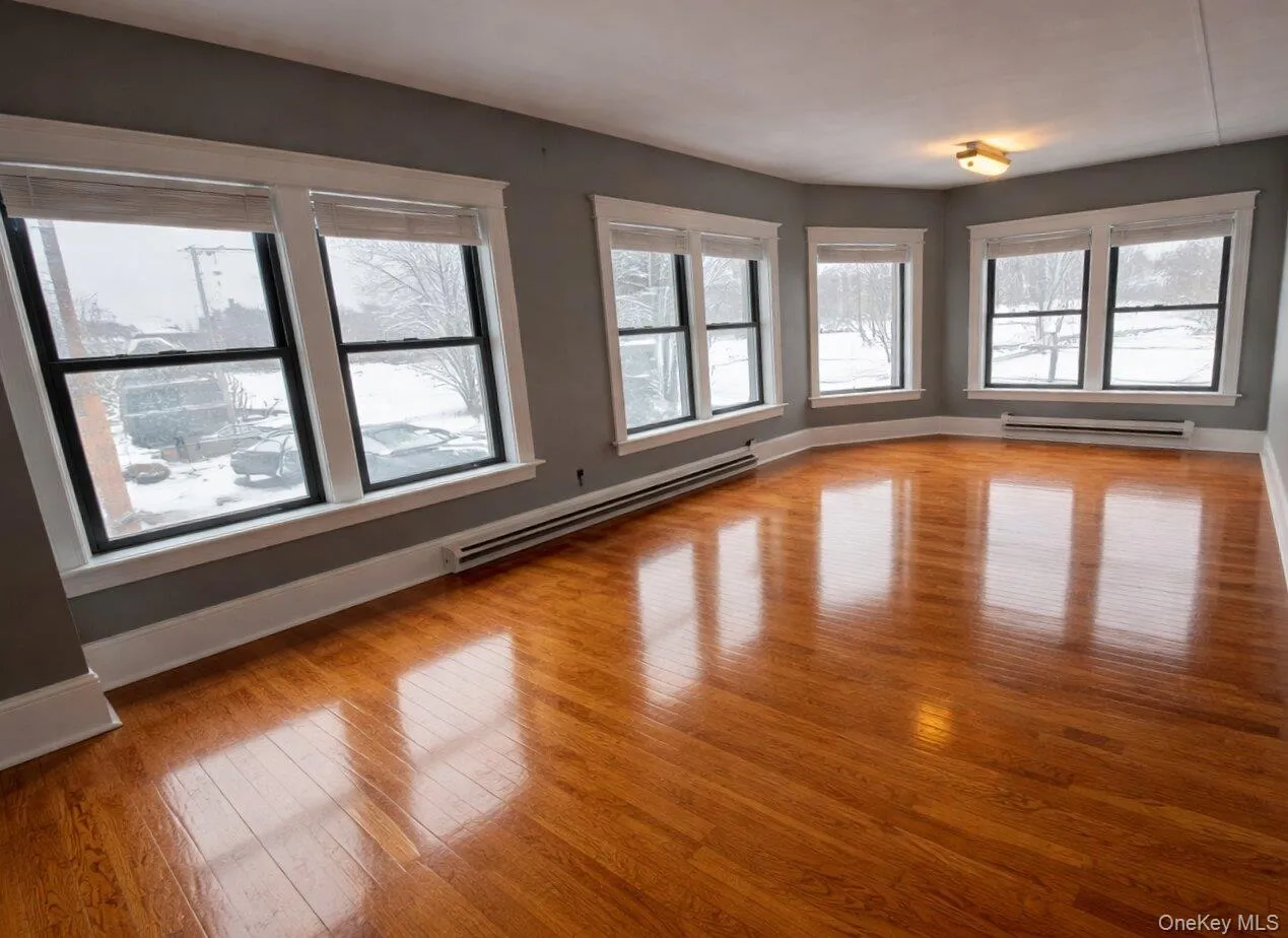 Large Living room with wall of windows and fantastic view Large Living room with wall of windows and fantastic view