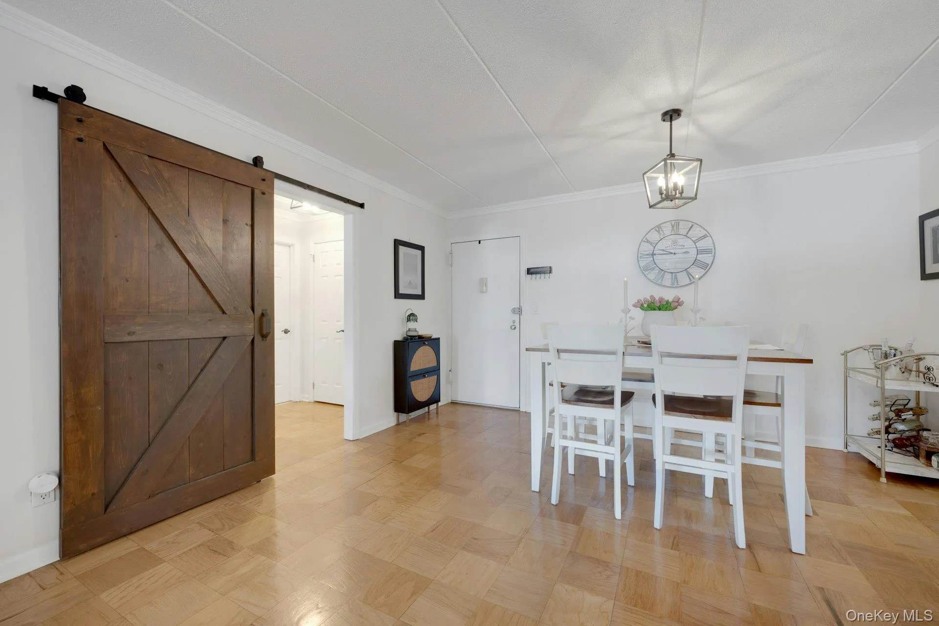 Sliding barn door and dining room table Sliding barn door and dining room table