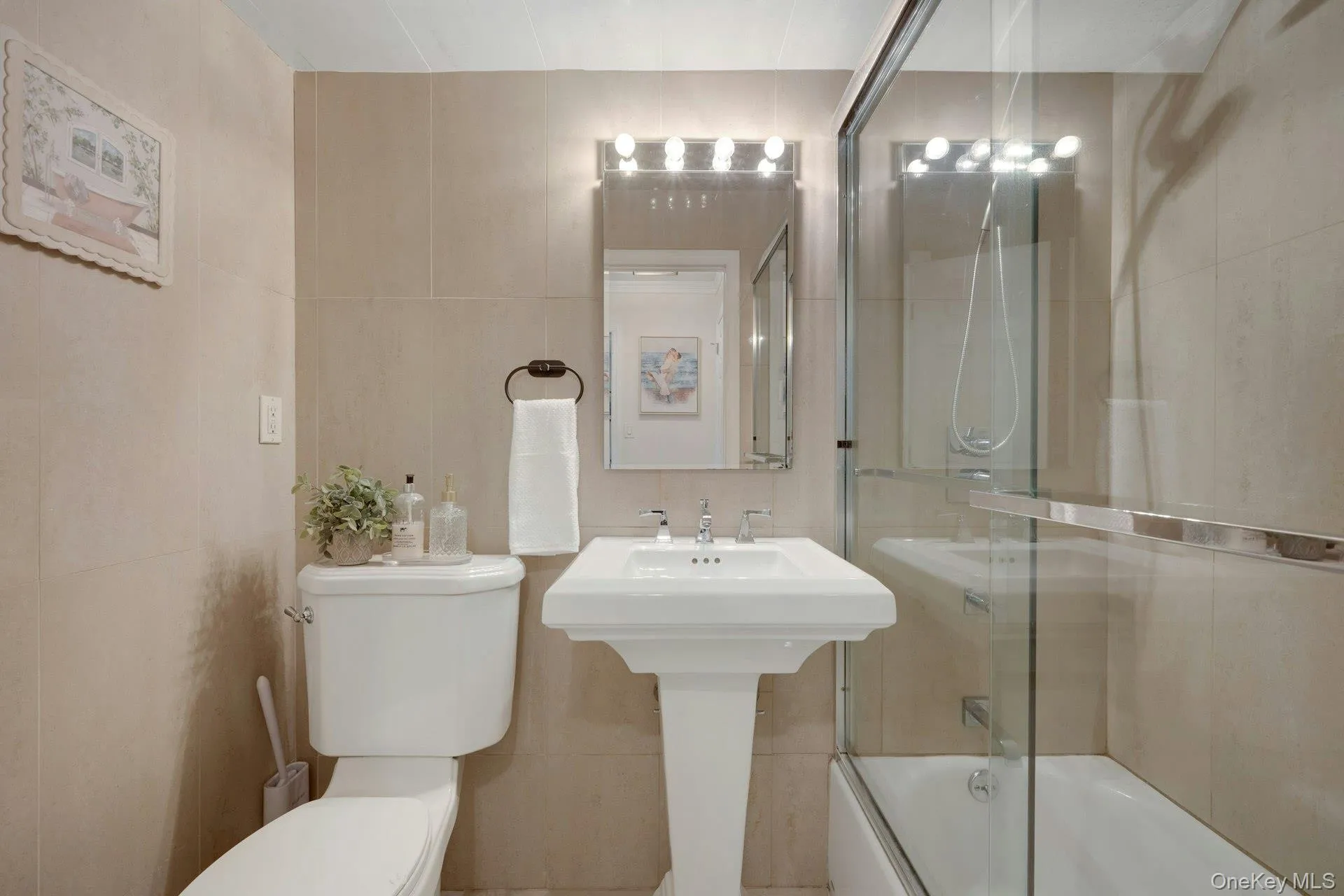 Another view, glass enclosed tub area. Another view, glass enclosed tub area.