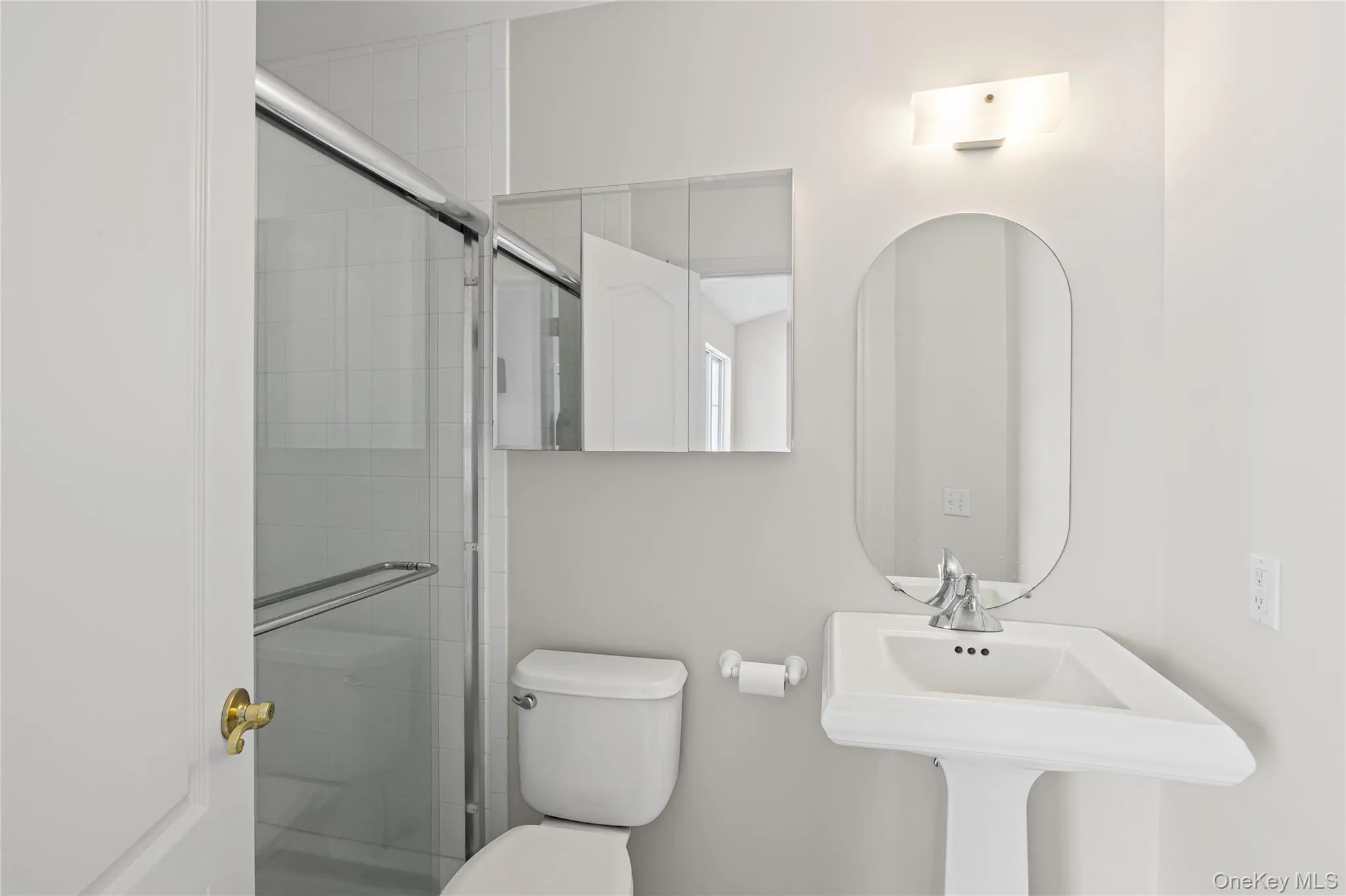 Full hall bathroom Full hall bathroom