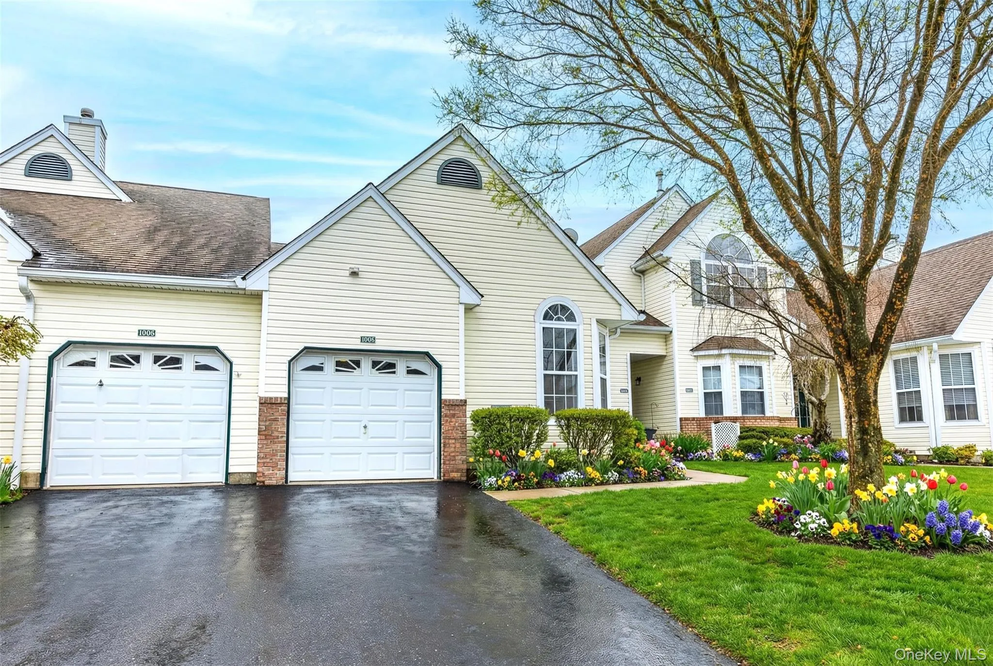 Exterior front. Grass and flowers virtually edited Exterior front. Grass and flowers virtually edited