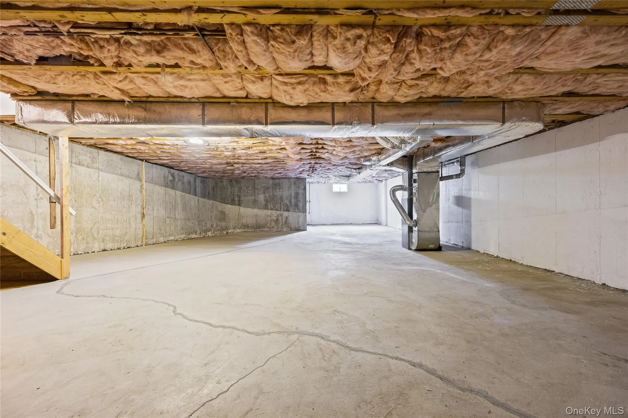 Full, unfinished basement Full, unfinished basement