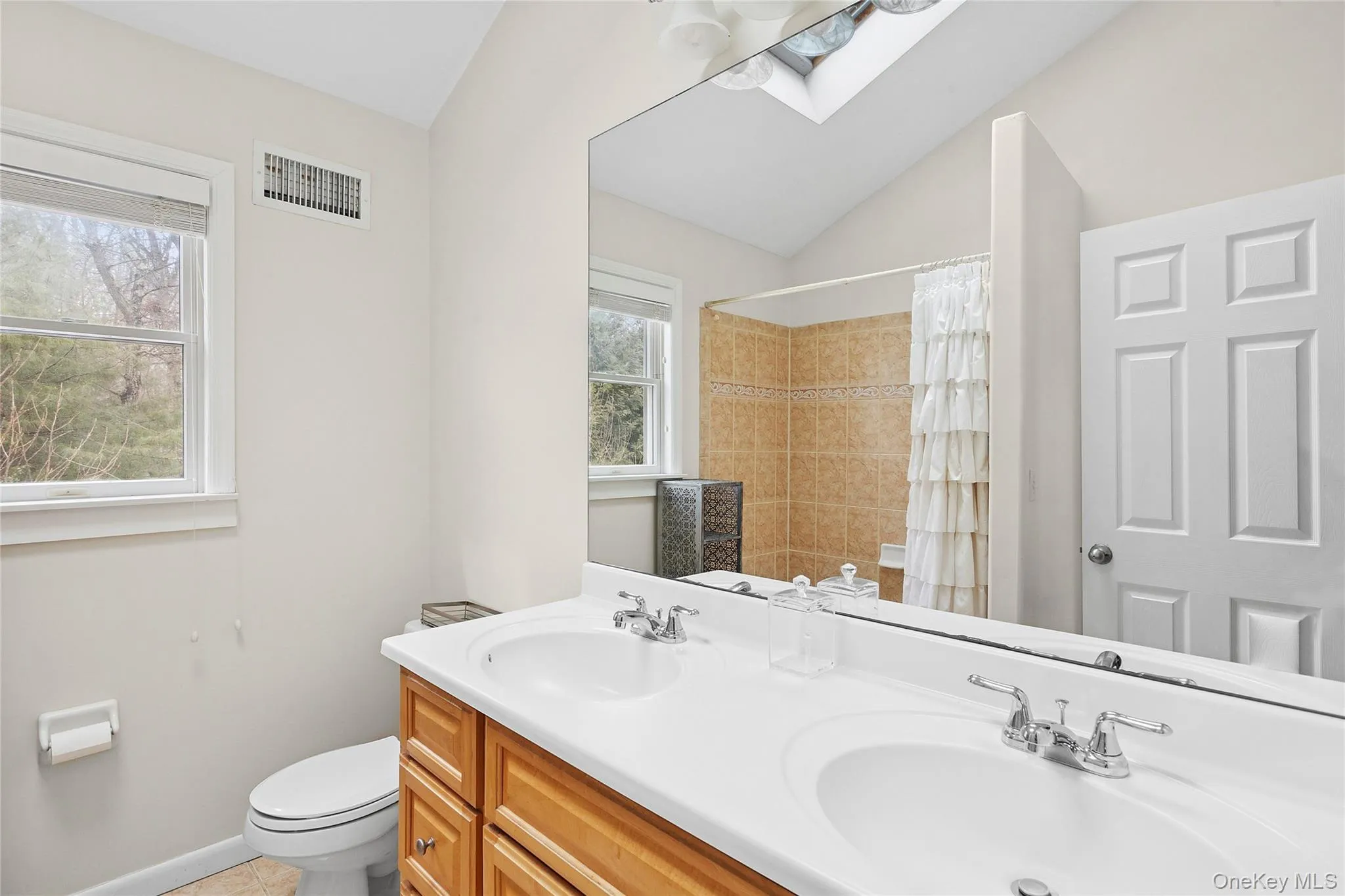11 Valley Street, East Hampton, New York 11937