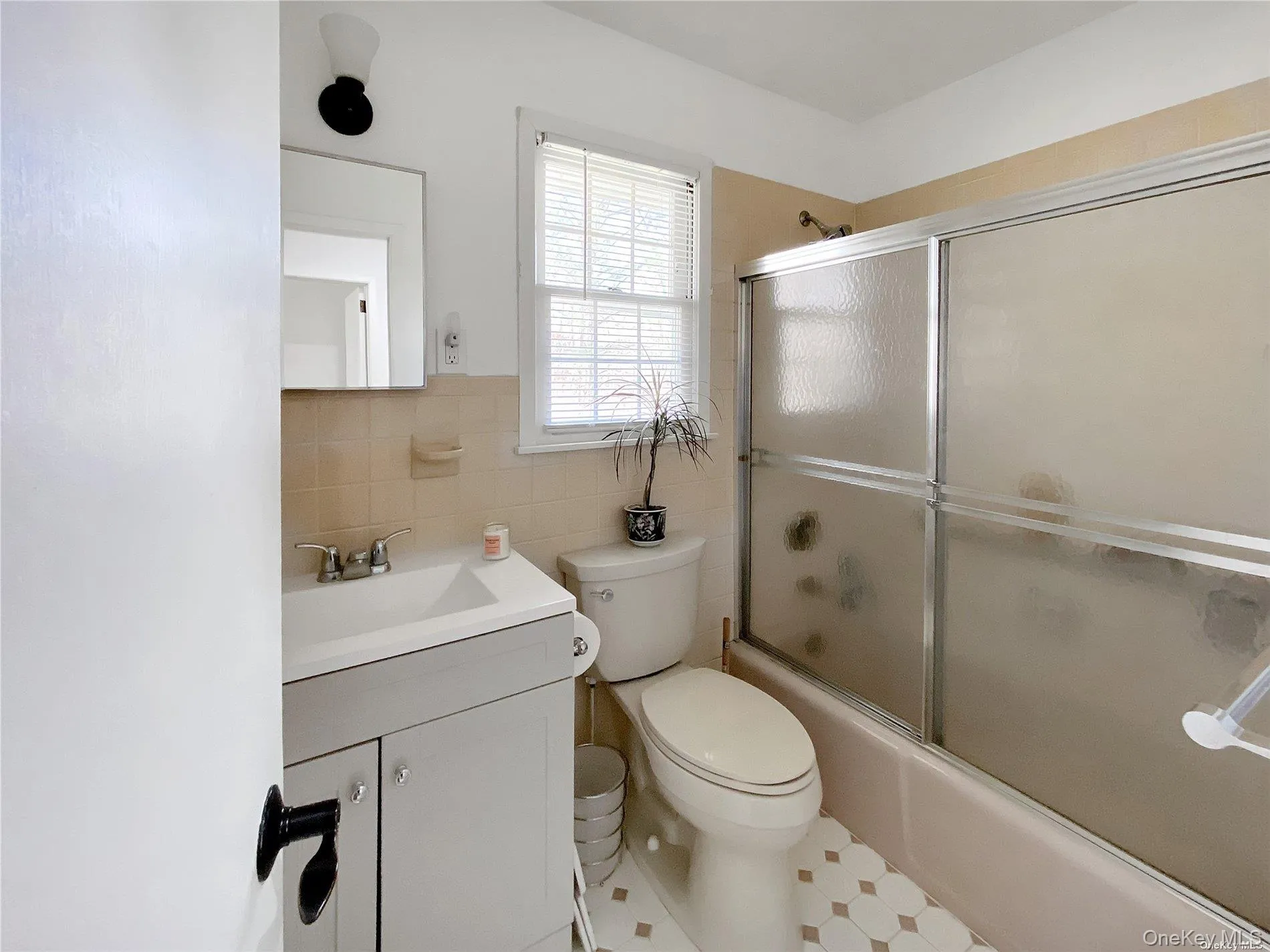 18 Old Riverhead Road, Southampton, NY, 3 Bedrooms Bedrooms, 5 Rooms Rooms,2 BathroomsBathrooms,Residential Lease,For Rent,Old Riverhead,0,966969 18 Old Riverhead Road, Southampton, NY, 3 Bedrooms Bedrooms, 5 Rooms Rooms,2 BathroomsBathrooms,Residential Lease,For Rent,Old Riverhead,0,966969
