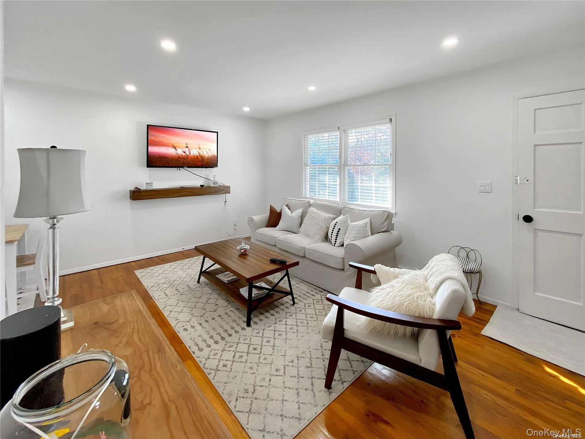 18 Old Riverhead Road, Southampton, NY, 3 Bedrooms Bedrooms, 5 Rooms Rooms,2 BathroomsBathrooms,Residential Lease,For Rent,Old Riverhead,0,966969 18 Old Riverhead Road, Southampton, NY, 3 Bedrooms Bedrooms, 5 Rooms Rooms,2 BathroomsBathrooms,Residential Lease,For Rent,Old Riverhead,0,966969