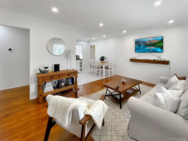 18 Old Riverhead Road, Southampton, New York 11946