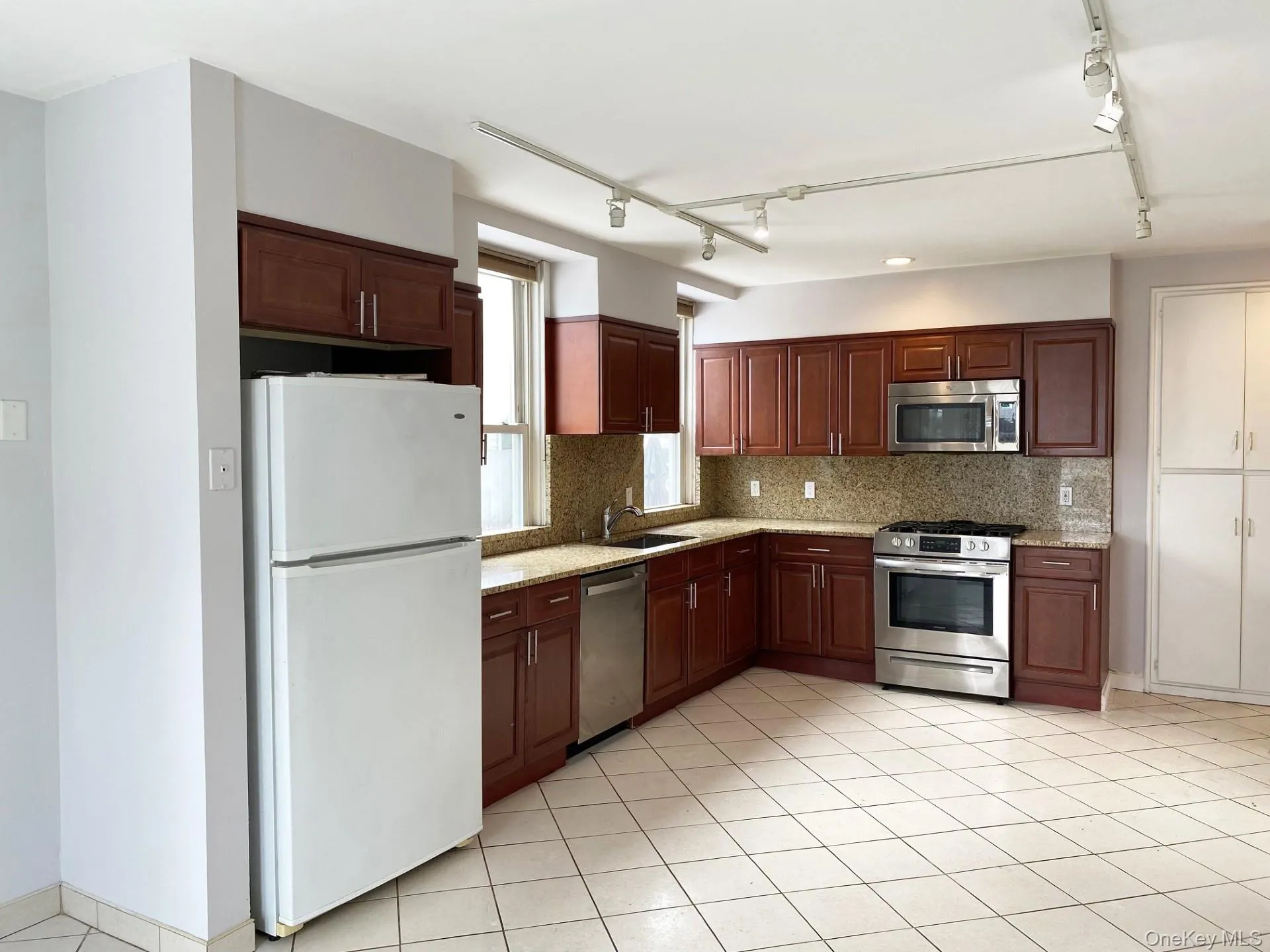 456 Broadway, Greenburgh, NY, 3 Bedrooms Bedrooms, 5 Rooms Rooms,2 BathroomsBathrooms,Residential Lease,For Rent,Broadway,0,966993 456 Broadway, Greenburgh, NY, 3 Bedrooms Bedrooms, 5 Rooms Rooms,2 BathroomsBathrooms,Residential Lease,For Rent,Broadway,0,966993