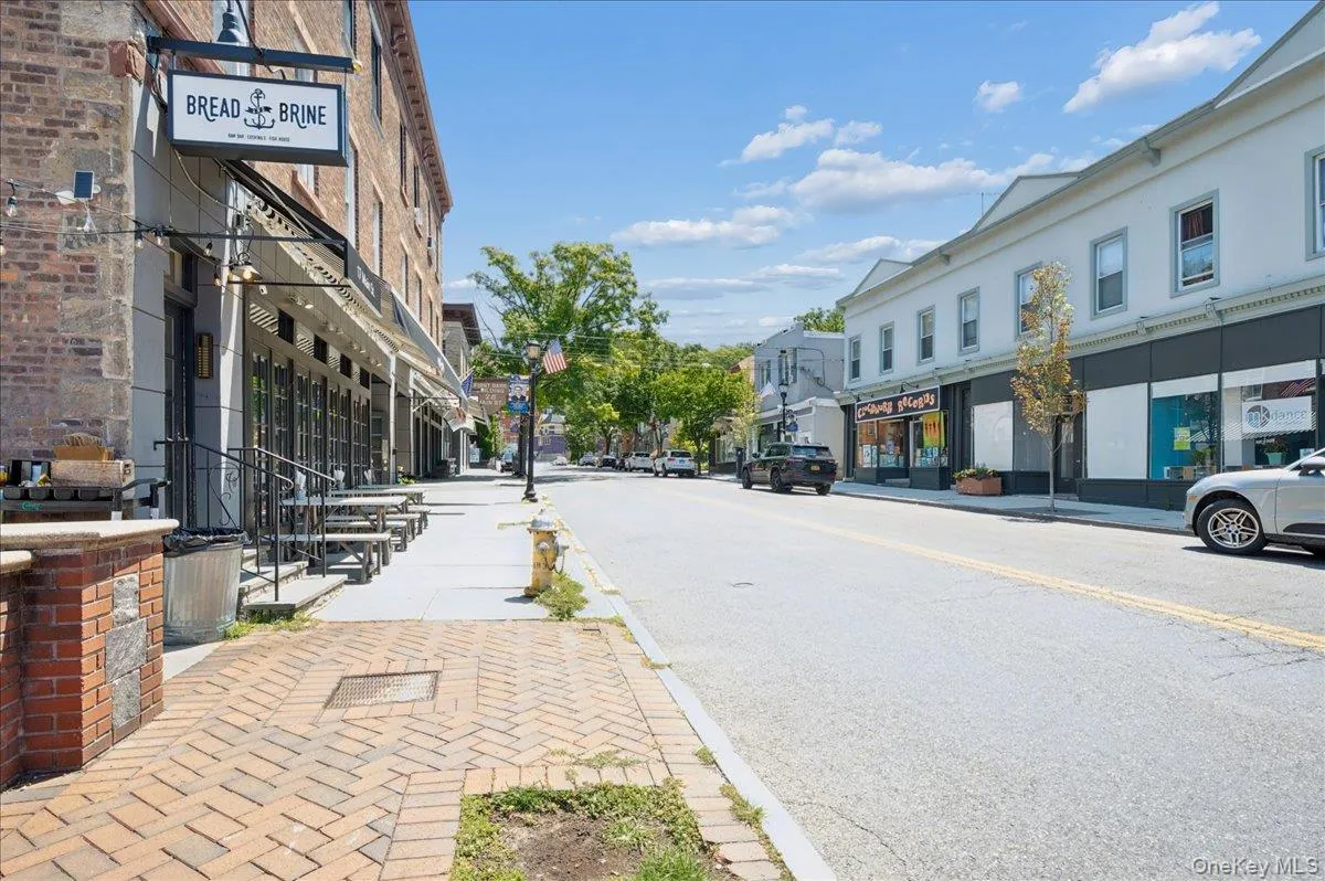 51 Main Street, Greenburgh, NY, 3 Bedrooms Bedrooms, 5 Rooms Rooms,2 BathroomsBathrooms,Residential Lease,For Rent,Main,0,967125 51 Main Street, Greenburgh, NY, 3 Bedrooms Bedrooms, 5 Rooms Rooms,2 BathroomsBathrooms,Residential Lease,For Rent,Main,0,967125