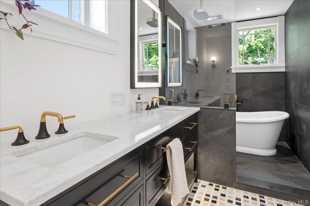51 Main Street, Greenburgh, NY, 3 Bedrooms Bedrooms, 5 Rooms Rooms,2 BathroomsBathrooms,Residential Lease,For Rent,Main,0,967125 51 Main Street, Greenburgh, NY, 3 Bedrooms Bedrooms, 5 Rooms Rooms,2 BathroomsBathrooms,Residential Lease,For Rent,Main,0,967125