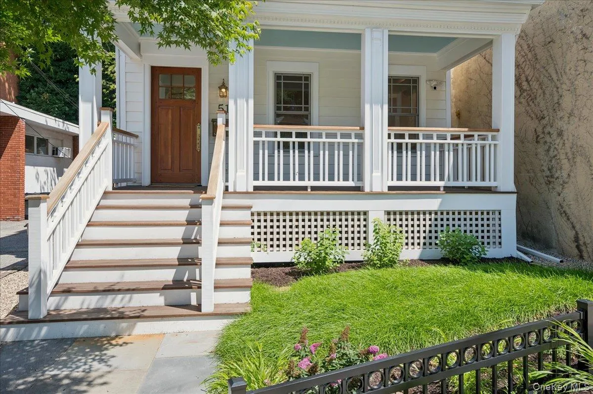 51 Main Street, Greenburgh, NY, 3 Bedrooms Bedrooms, 5 Rooms Rooms,2 BathroomsBathrooms,Residential Lease,For Rent,Main,0,967125 51 Main Street, Greenburgh, NY, 3 Bedrooms Bedrooms, 5 Rooms Rooms,2 BathroomsBathrooms,Residential Lease,For Rent,Main,0,967125