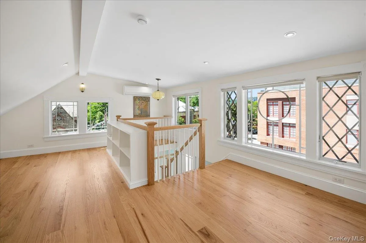 51 Main Street, Greenburgh, NY, 3 Bedrooms Bedrooms, 5 Rooms Rooms,2 BathroomsBathrooms,Residential Lease,For Rent,Main,0,967125 51 Main Street, Greenburgh, NY, 3 Bedrooms Bedrooms, 5 Rooms Rooms,2 BathroomsBathrooms,Residential Lease,For Rent,Main,0,967125