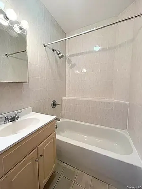 32-60 43rd Street, New York, NY, 1 Bedroom Bedrooms, 5 Rooms Rooms,1 BathroomBathrooms,Residential Lease,For Rent,43rd,0,967148 32-60 43rd Street, New York, NY, 1 Bedroom Bedrooms, 5 Rooms Rooms,1 BathroomBathrooms,Residential Lease,For Rent,43rd,0,967148