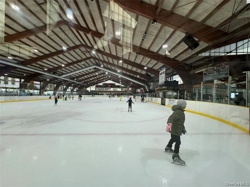 32 Berkshire Road, North Hempstead, NY, 5 Bedrooms Bedrooms, 12 Rooms Rooms,3 BathroomsBathrooms,Residential Lease,For Rent,Berkshire,0,967154 32 Berkshire Road, North Hempstead, NY, 5 Bedrooms Bedrooms, 12 Rooms Rooms,3 BathroomsBathrooms,Residential Lease,For Rent,Berkshire,0,967154