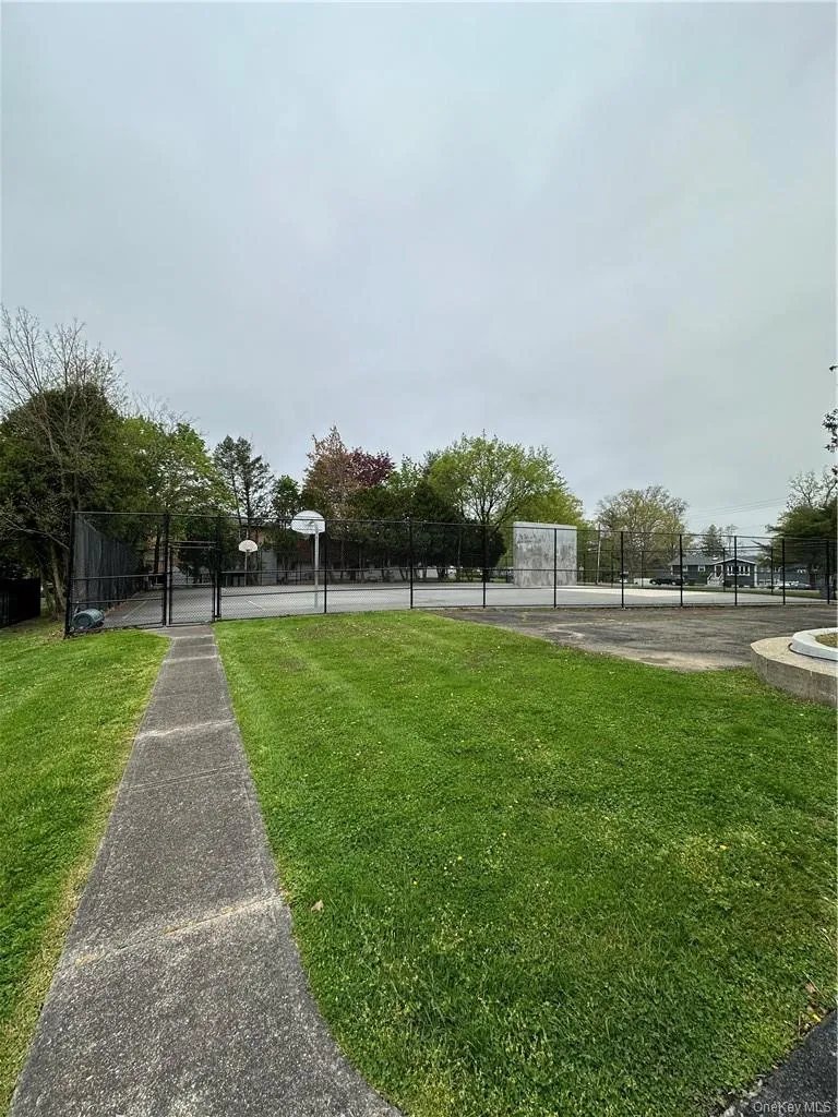 Basketball courts, pools, and more at the clubhouse! Basketball courts, pools, and more at the clubhouse!