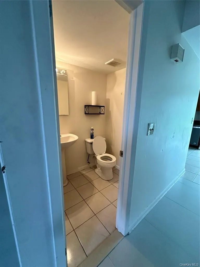 Half bathroom on the first floor. Half bathroom on the first floor.