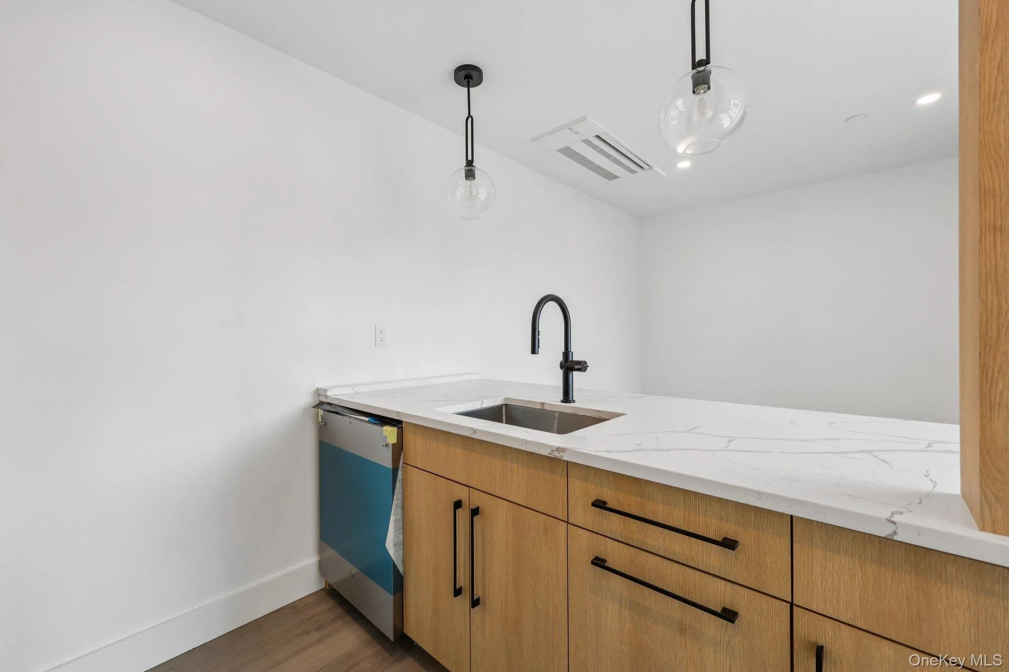 325 Manville Road, Mount Pleasant, NY, 2 Bedrooms Bedrooms, 4 Rooms Rooms,2 BathroomsBathrooms,Residential Lease,For Rent,Manville,0,967173 325 Manville Road, Mount Pleasant, NY, 2 Bedrooms Bedrooms, 4 Rooms Rooms,2 BathroomsBathrooms,Residential Lease,For Rent,Manville,0,967173