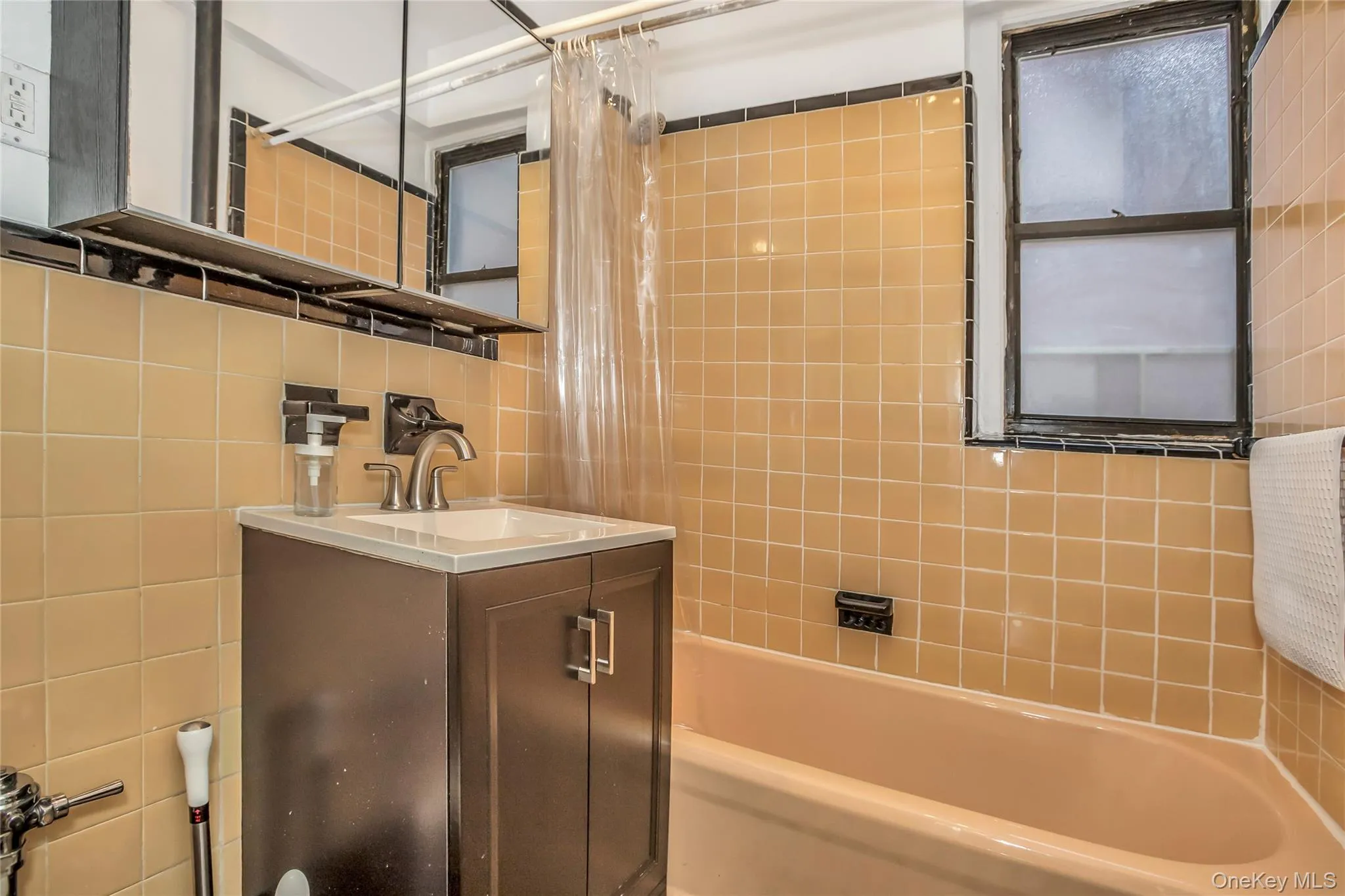3540 82nd Street, New York, NY, 1 Bedroom Bedrooms, 3 Rooms Rooms,1 BathroomBathrooms,Residential Lease,For Rent,82nd,0,967217 3540 82nd Street, New York, NY, 1 Bedroom Bedrooms, 3 Rooms Rooms,1 BathroomBathrooms,Residential Lease,For Rent,82nd,0,967217