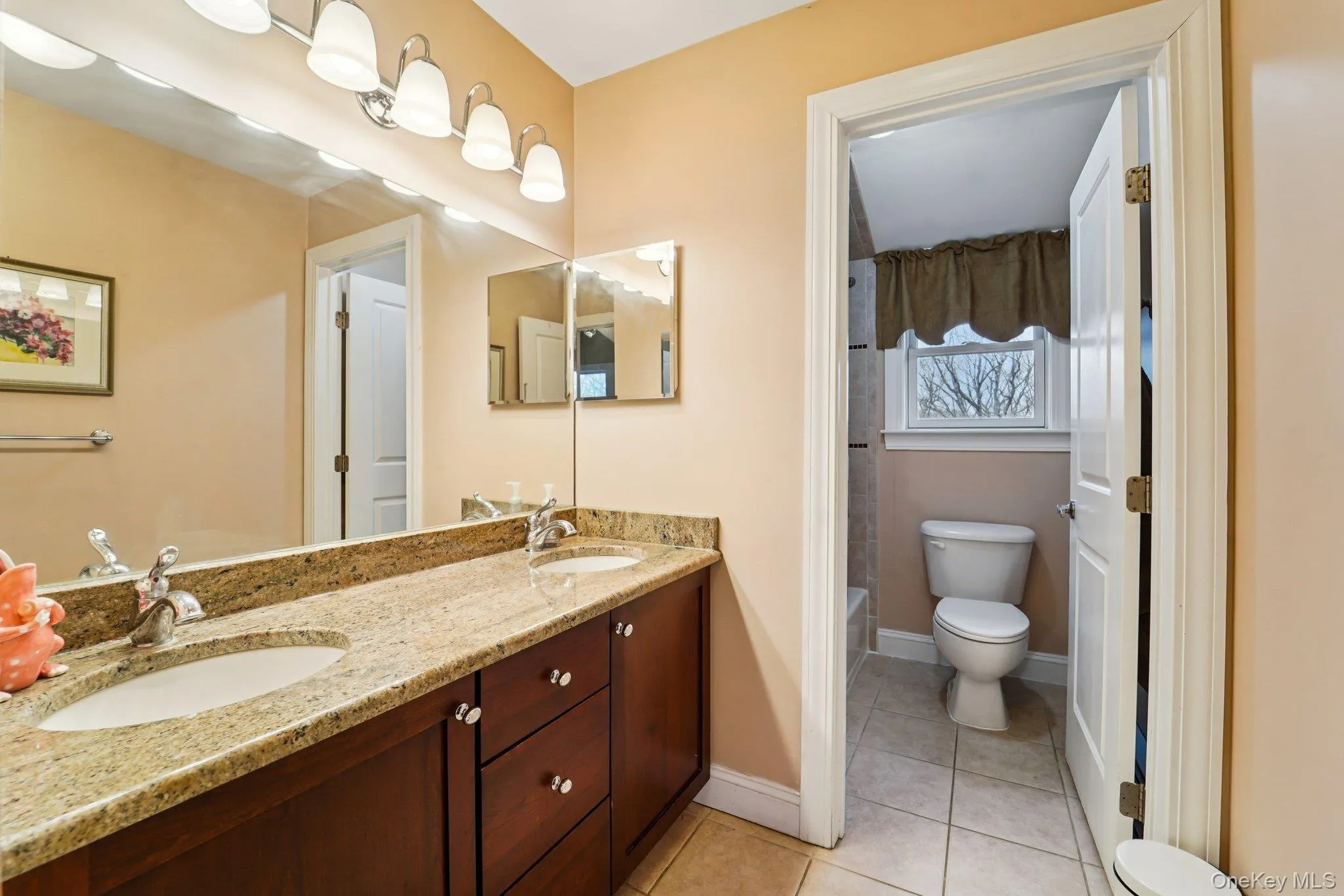 Upstairs Full Bath Upstairs Full Bath