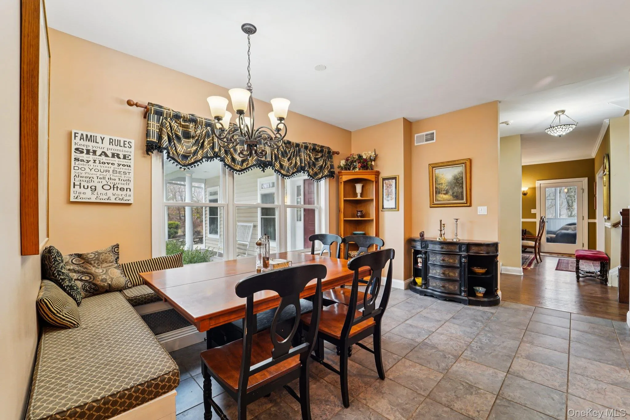 Large Eat-In Kitchen Large Eat-In Kitchen