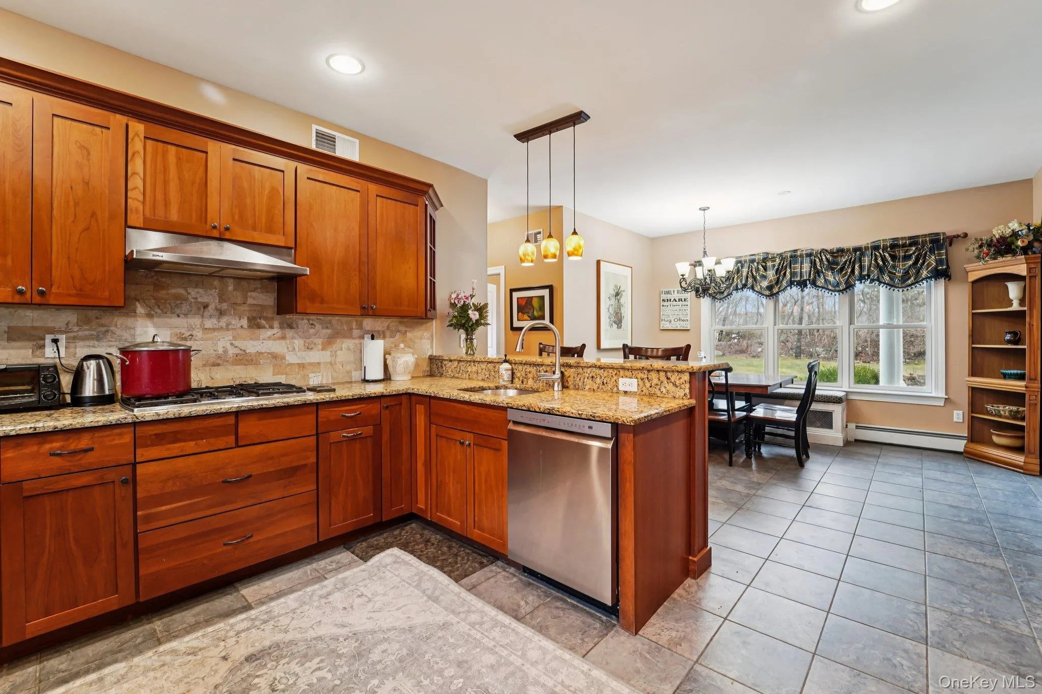 Granite Countertops and Stainless Steel Appliances Granite Countertops and Stainless Steel Appliances