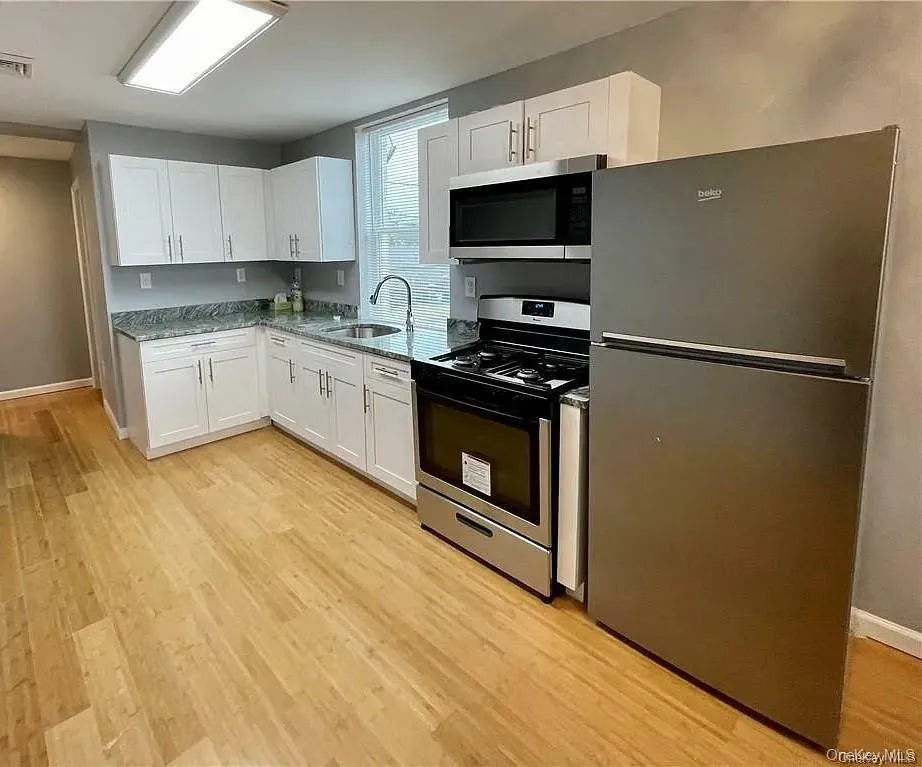 51 Greenwich Avenue, Goshen, NY, 2 Bedrooms Bedrooms, 4 Rooms Rooms,2 BathroomsBathrooms,Residential Lease,For Rent,Greenwich,0,967334 51 Greenwich Avenue, Goshen, NY, 2 Bedrooms Bedrooms, 4 Rooms Rooms,2 BathroomsBathrooms,Residential Lease,For Rent,Greenwich,0,967334