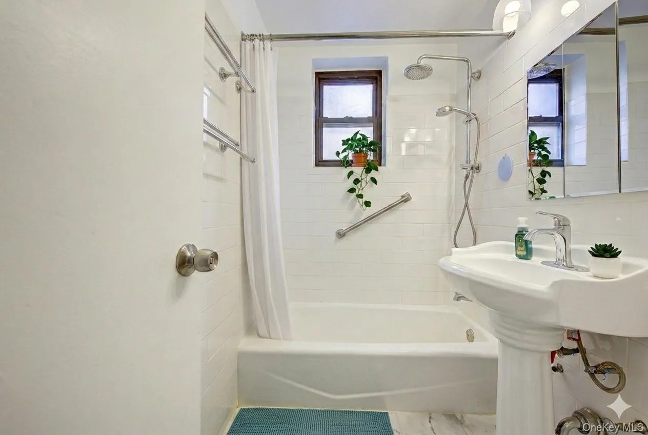 83-30 Vietor Avenue, New York, NY, 1 Bedroom Bedrooms, 4 Rooms Rooms,1 BathroomBathrooms,Residential,For Rent,Vietor,0,967394 83-30 Vietor Avenue, New York, NY, 1 Bedroom Bedrooms, 4 Rooms Rooms,1 BathroomBathrooms,Residential,For Rent,Vietor,0,967394