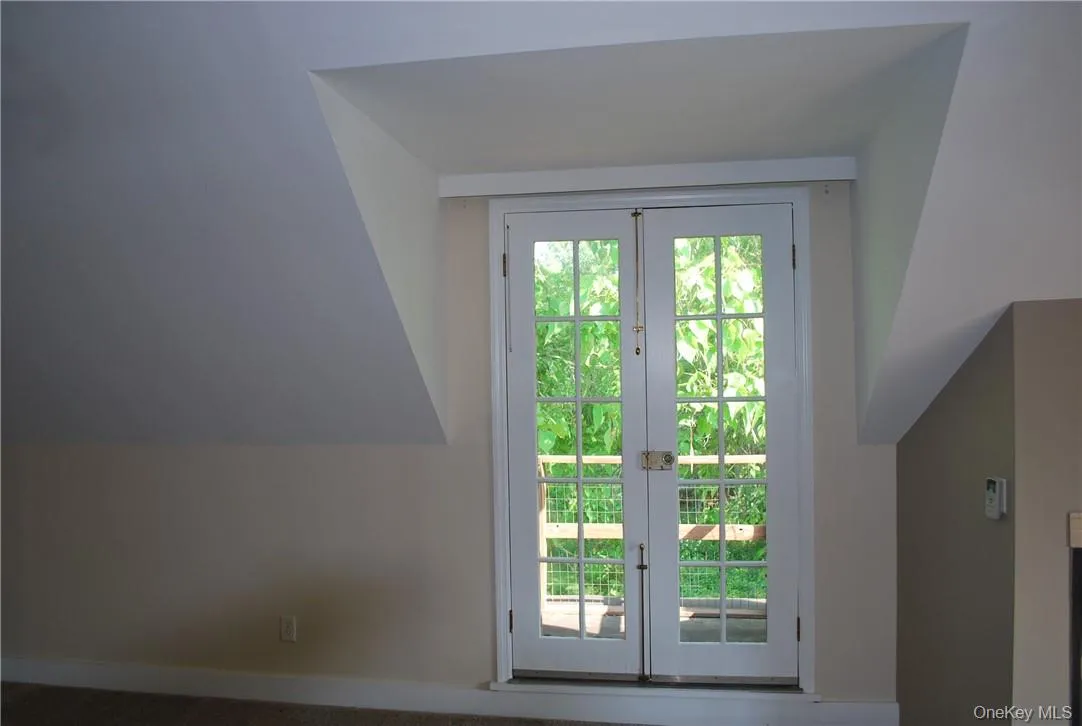 Door to deck 3rd flr fam.rm Door to deck 3rd flr fam.rm