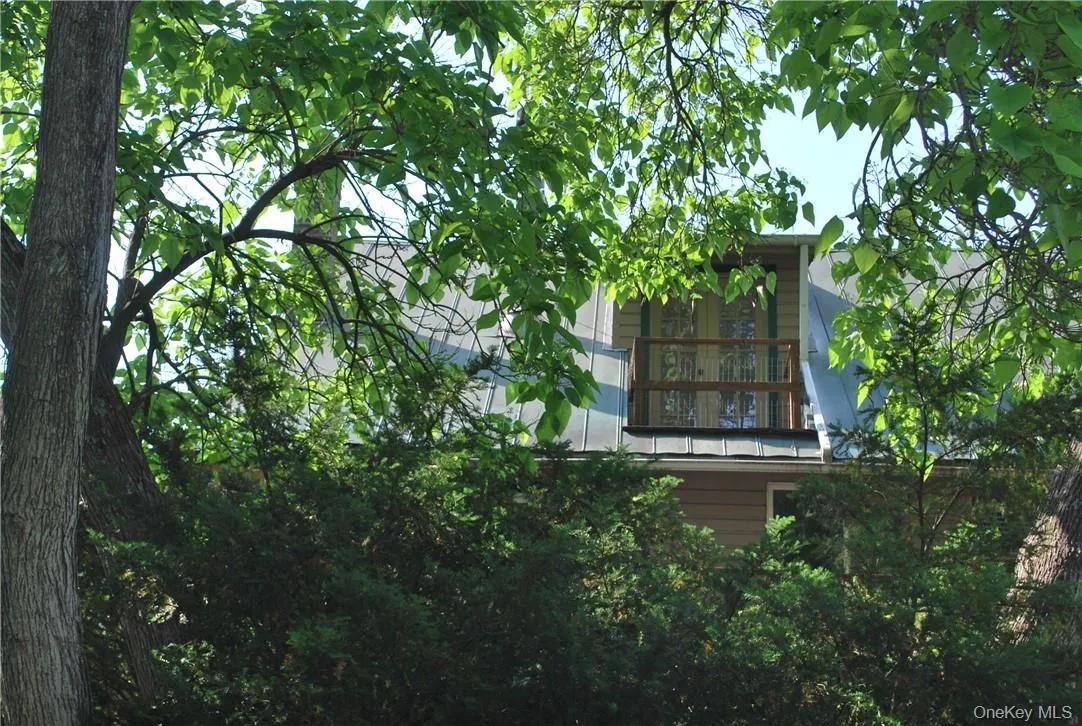 Deck 3rd flr. Deck 3rd flr.