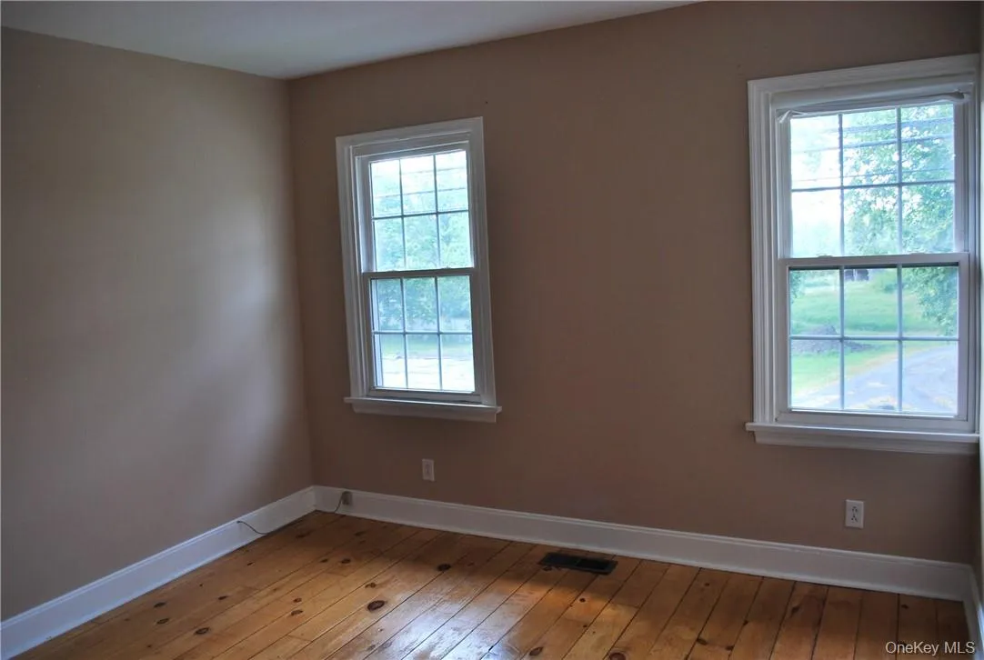 Main bedroom vacant Main bedroom vacant