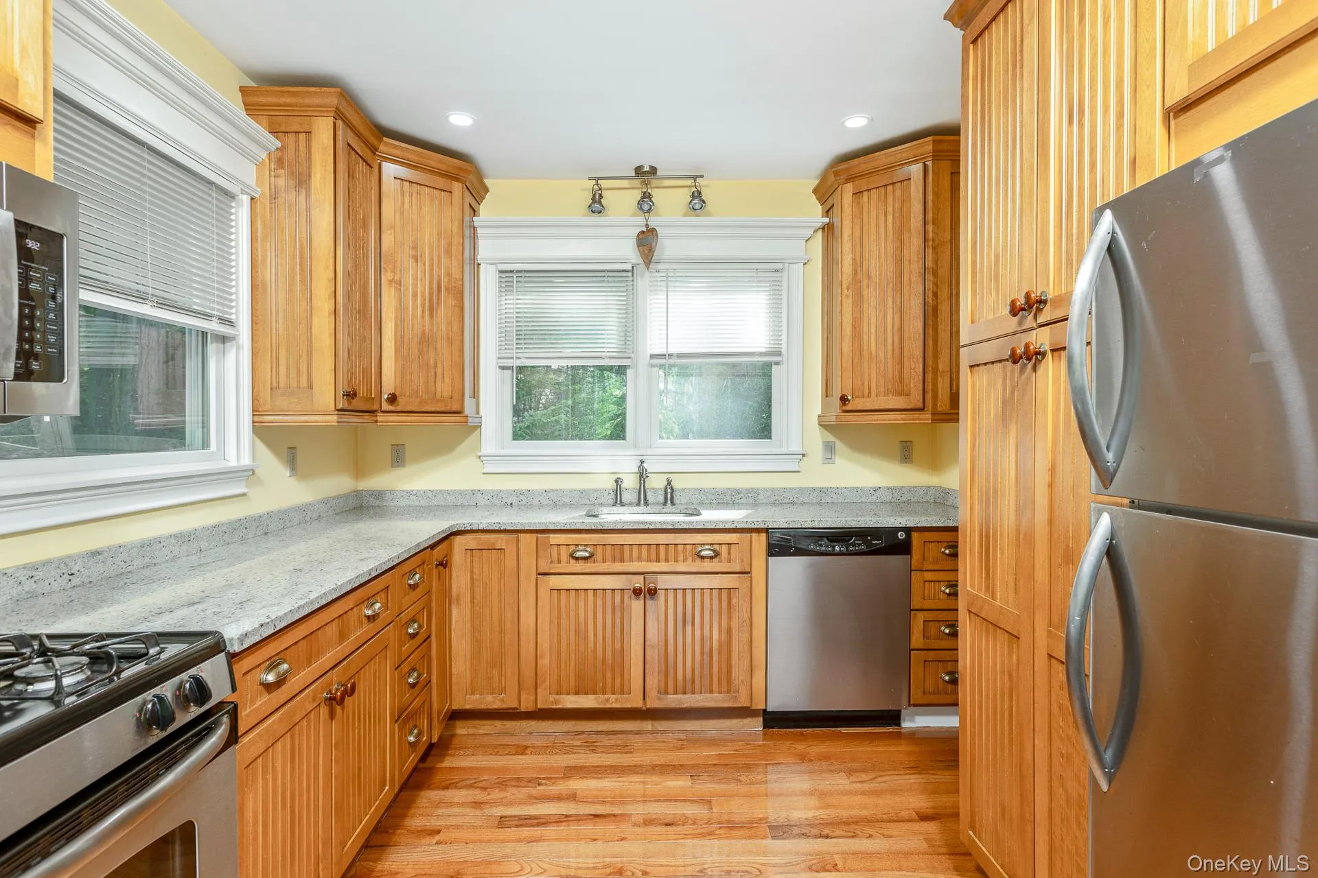 Wood Cabinetry and Stainless Steel Appliances Wood Cabinetry and Stainless Steel Appliances