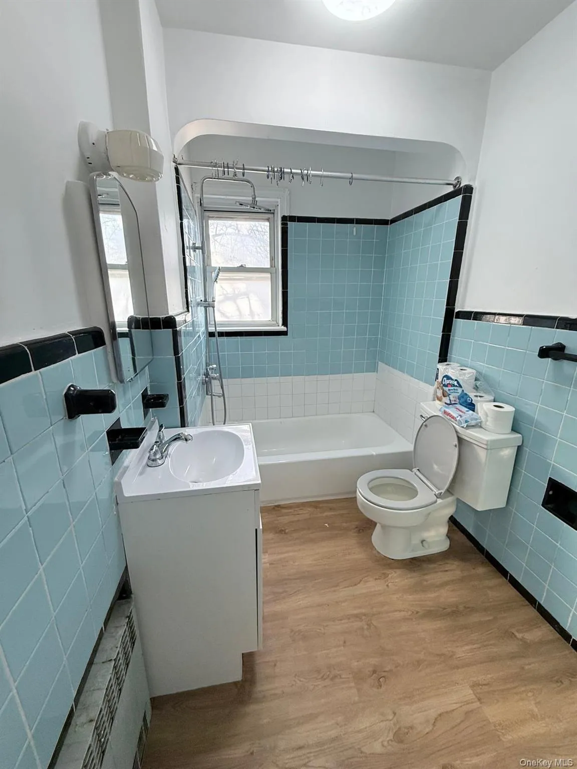 165-25 Union Turnpike, New York, NY, 2 Bedrooms Bedrooms, 5 Rooms Rooms,1 BathroomBathrooms,Residential Lease,For Rent,Union,0,967495 165-25 Union Turnpike, New York, NY, 2 Bedrooms Bedrooms, 5 Rooms Rooms,1 BathroomBathrooms,Residential Lease,For Rent,Union,0,967495