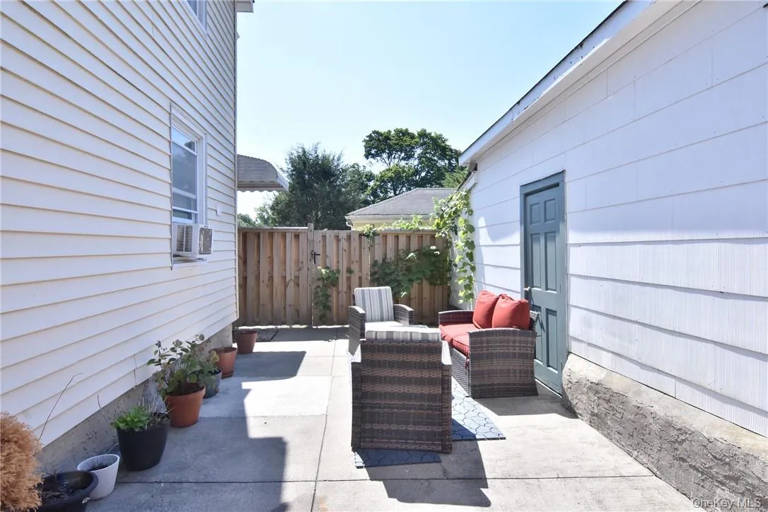 292 Farragut Avenue, Greenburgh, NY, 2 Bedrooms Bedrooms, 4 Rooms Rooms,1 BathroomBathrooms,Residential Lease,For Rent,Farragut,0,967509 292 Farragut Avenue, Greenburgh, NY, 2 Bedrooms Bedrooms, 4 Rooms Rooms,1 BathroomBathrooms,Residential Lease,For Rent,Farragut,0,967509