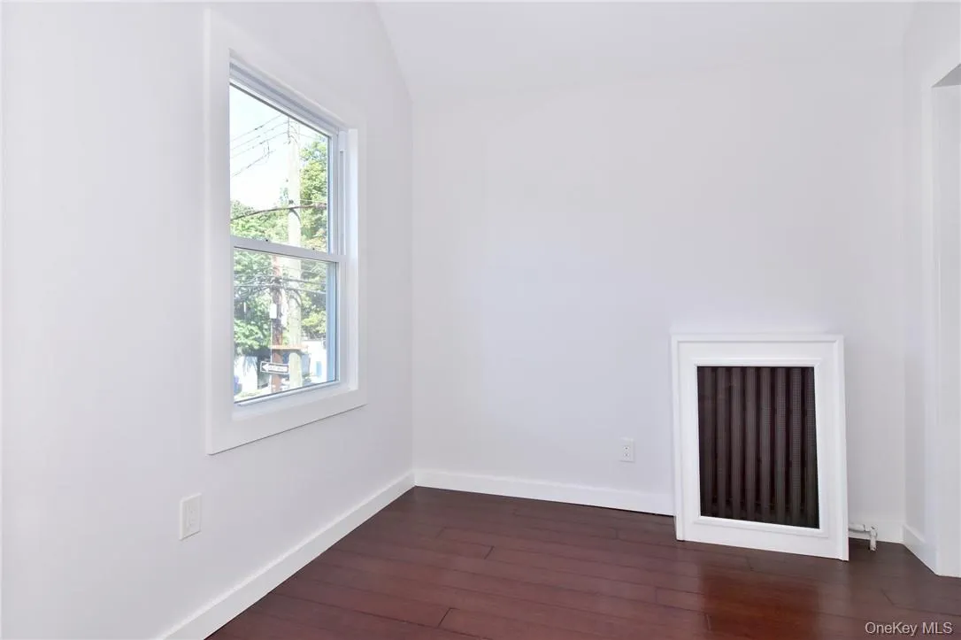 292 Farragut Avenue, Greenburgh, NY, 2 Bedrooms Bedrooms, 4 Rooms Rooms,1 BathroomBathrooms,Residential Lease,For Rent,Farragut,0,967509 292 Farragut Avenue, Greenburgh, NY, 2 Bedrooms Bedrooms, 4 Rooms Rooms,1 BathroomBathrooms,Residential Lease,For Rent,Farragut,0,967509