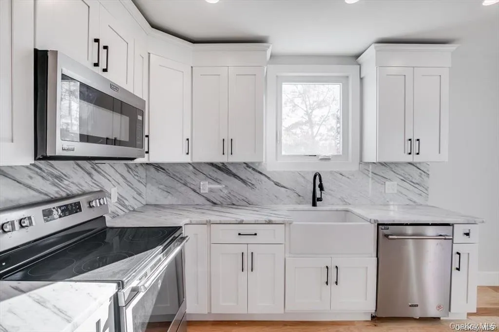 4 Riverside Avenue, Brookhaven, NY, 3 Bedrooms Bedrooms, 10 Rooms Rooms,3 BathroomsBathrooms,Residential,For Rent,Riverside,0,967520 4 Riverside Avenue, Brookhaven, NY, 3 Bedrooms Bedrooms, 10 Rooms Rooms,3 BathroomsBathrooms,Residential,For Rent,Riverside,0,967520