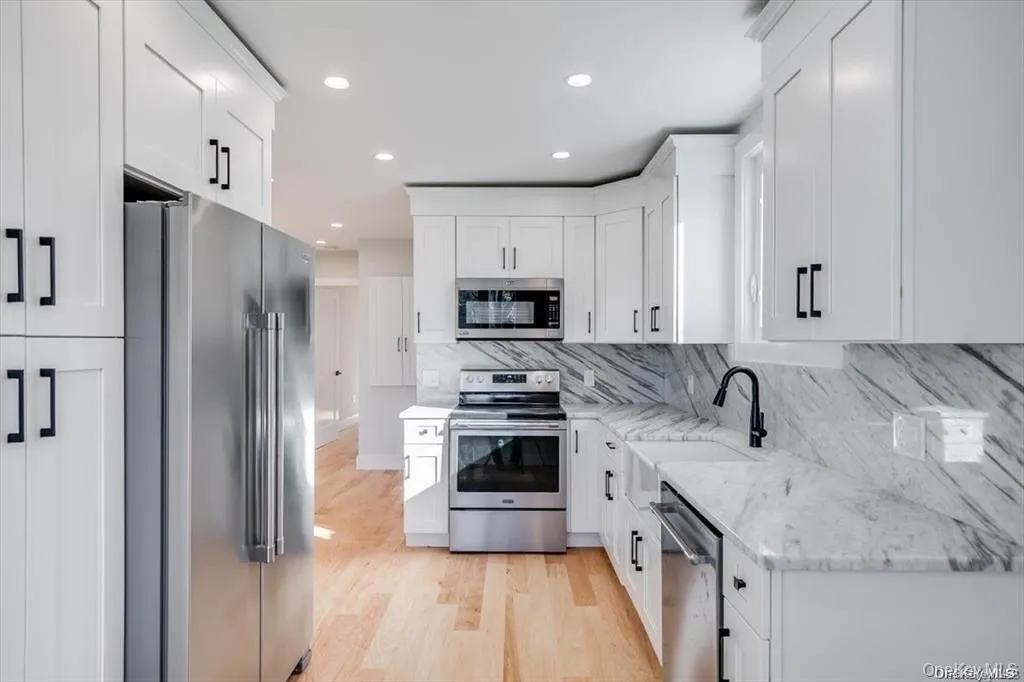 4 Riverside Avenue, Brookhaven, NY, 3 Bedrooms Bedrooms, 10 Rooms Rooms,3 BathroomsBathrooms,Residential,For Rent,Riverside,0,967520 4 Riverside Avenue, Brookhaven, NY, 3 Bedrooms Bedrooms, 10 Rooms Rooms,3 BathroomsBathrooms,Residential,For Rent,Riverside,0,967520