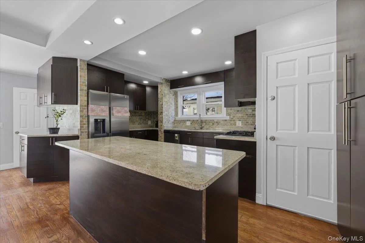 10973 200th Street, New York, NY, 3 Bedrooms Bedrooms, 12 Rooms Rooms,3 BathroomsBathrooms,Residential,For Rent,200th,0,967537 10973 200th Street, New York, NY, 3 Bedrooms Bedrooms, 12 Rooms Rooms,3 BathroomsBathrooms,Residential,For Rent,200th,0,967537