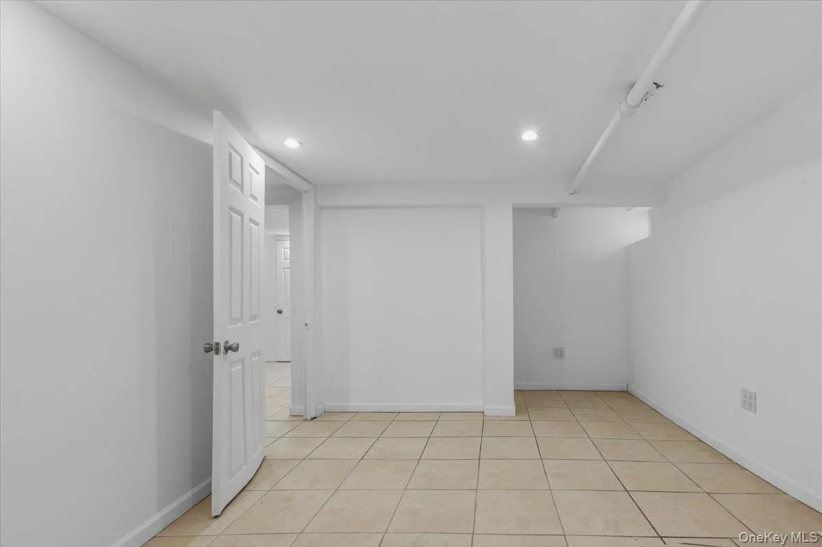 10973 200th Street, New York, NY, 3 Bedrooms Bedrooms, 12 Rooms Rooms,3 BathroomsBathrooms,Residential,For Rent,200th,0,967537 10973 200th Street, New York, NY, 3 Bedrooms Bedrooms, 12 Rooms Rooms,3 BathroomsBathrooms,Residential,For Rent,200th,0,967537