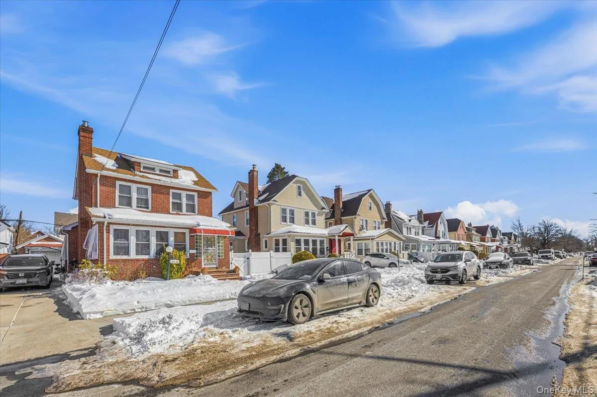 10973 200th Street, New York, NY, 3 Bedrooms Bedrooms, 12 Rooms Rooms,3 BathroomsBathrooms,Residential,For Rent,200th,0,967537 10973 200th Street, New York, NY, 3 Bedrooms Bedrooms, 12 Rooms Rooms,3 BathroomsBathrooms,Residential,For Rent,200th,0,967537