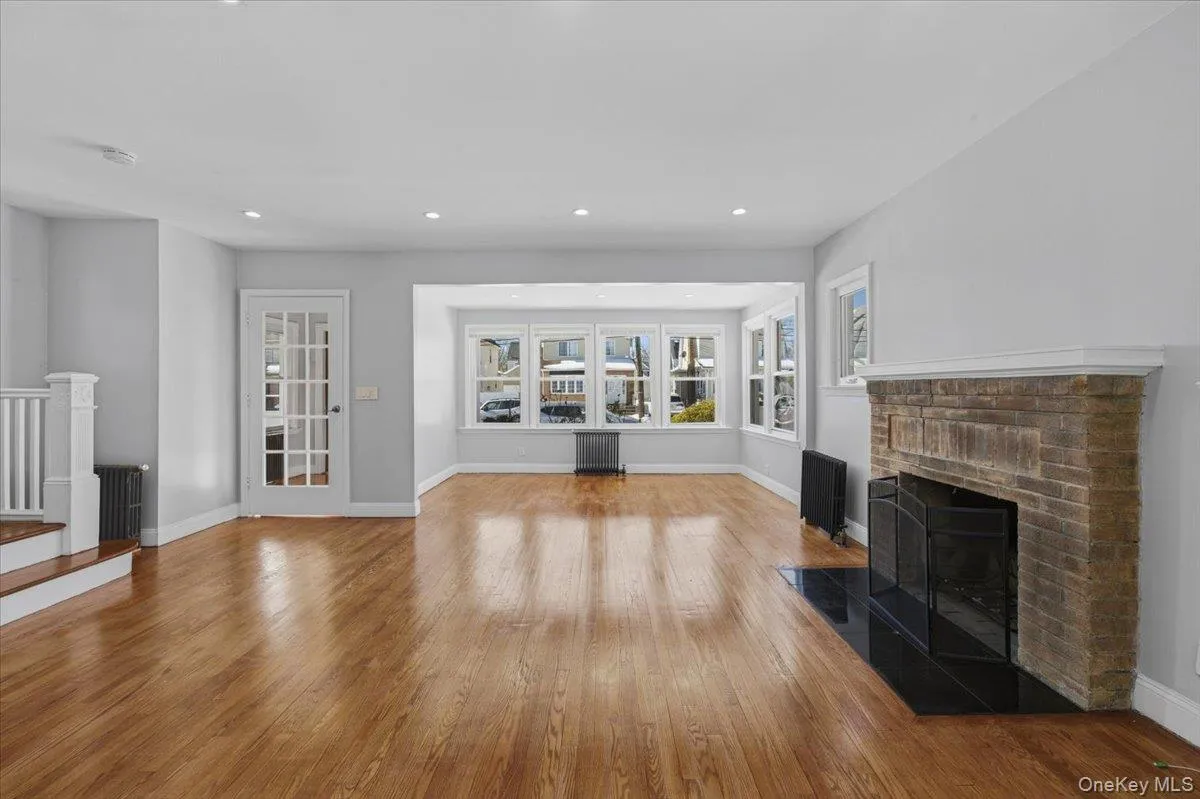 10973 200th Street, New York, NY, 3 Bedrooms Bedrooms, 12 Rooms Rooms,3 BathroomsBathrooms,Residential,For Rent,200th,0,967537 10973 200th Street, New York, NY, 3 Bedrooms Bedrooms, 12 Rooms Rooms,3 BathroomsBathrooms,Residential,For Rent,200th,0,967537