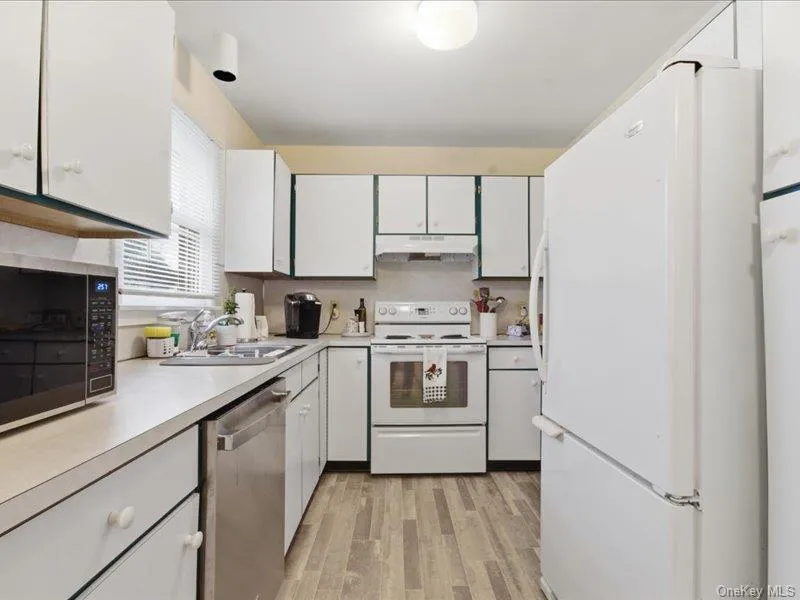 177 Heritage Hills, Somers, NY, 1 Bedroom Bedrooms, 4 Rooms Rooms,1 BathroomBathrooms,Residential Lease,For Rent,Heritage,0,967543 177 Heritage Hills, Somers, NY, 1 Bedroom Bedrooms, 4 Rooms Rooms,1 BathroomBathrooms,Residential Lease,For Rent,Heritage,0,967543