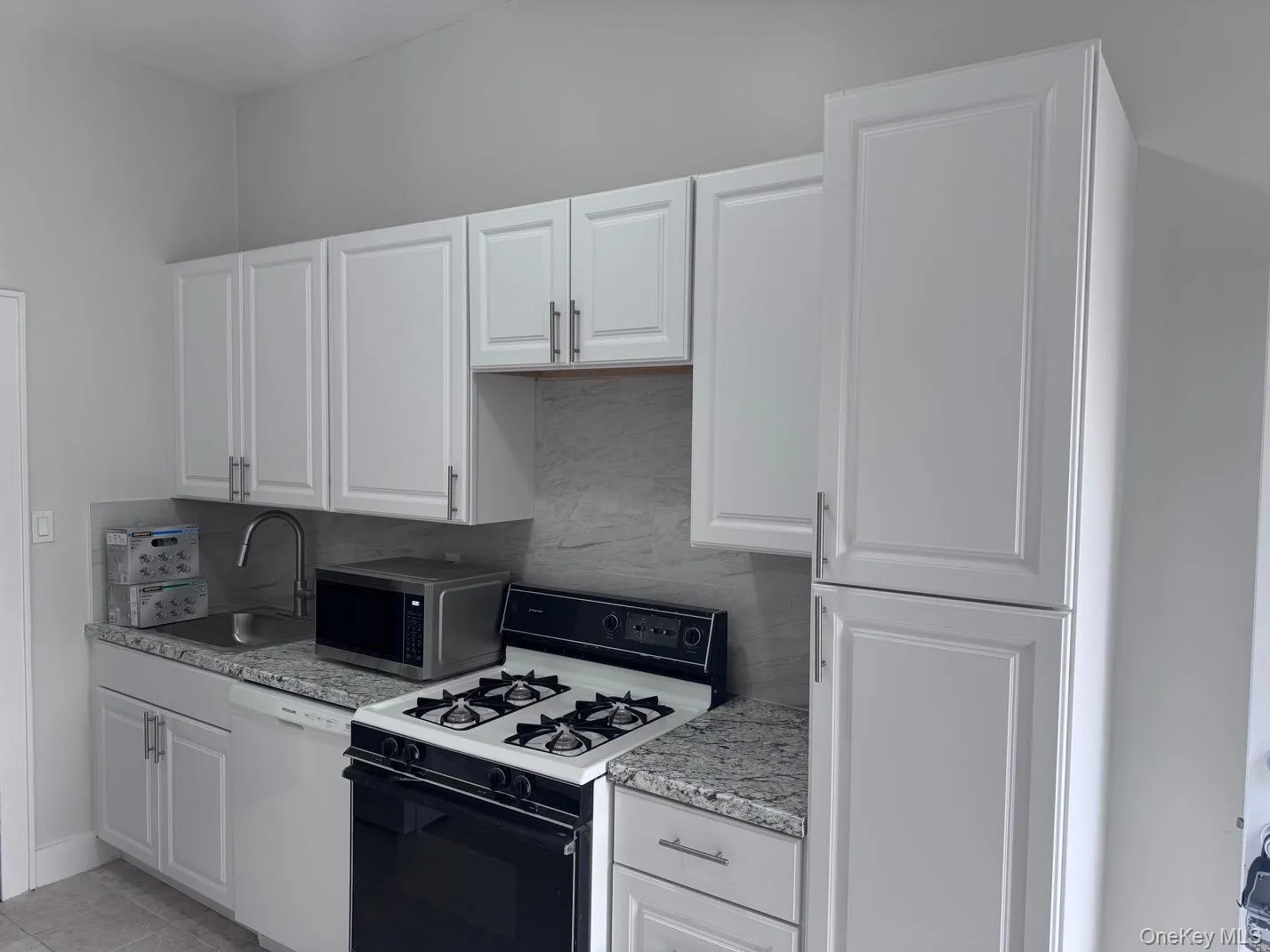 62 Jerusalem Avenue, Oyster Bay, NY, 1 Bedroom Bedrooms, 4 Rooms Rooms,1 BathroomBathrooms,Residential Lease,For Rent,Jerusalem,0,967553 62 Jerusalem Avenue, Oyster Bay, NY, 1 Bedroom Bedrooms, 4 Rooms Rooms,1 BathroomBathrooms,Residential Lease,For Rent,Jerusalem,0,967553